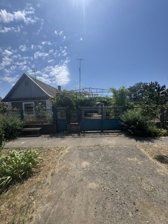 Продам отдельно стоящий дом в с.Салганы по ул. Кутузова (начало). - фото 1
