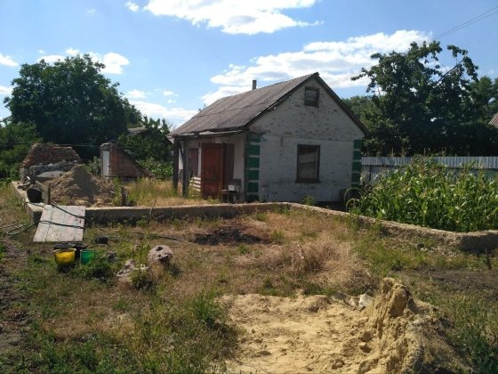 Участок 6 соток в місті з маленьким будинком Олександрія