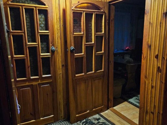 Продам житловий будинок із п'яти кімнат у районі смт Мирний.