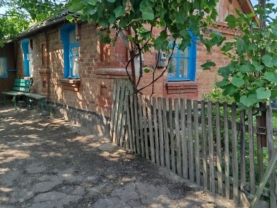 Продам  земельну ділянку зі старою хатою. Бердичів