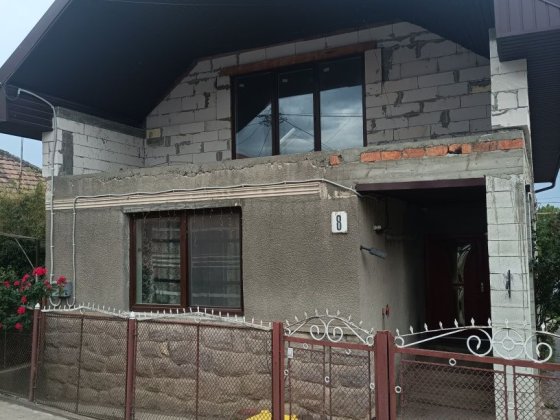 В затишному куточку міста Берегове продається добротний будинок Берегово