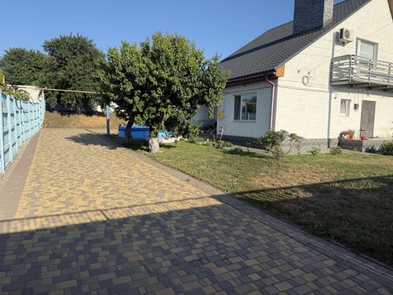 Дім за містом з хоздвором для бізнеса Олександрія