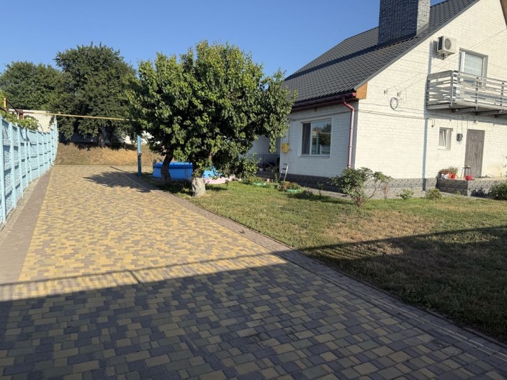 Дім за містом з хоздвором для бізнеса - фото 1