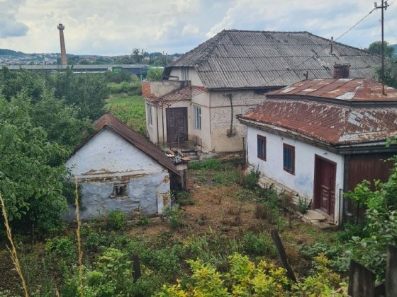 Чудове розташування: всього 10 хвилин пішки до автовокзалу.
​Комунікації: підведені газ та світло, в Бережаны
