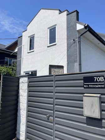 Продам Торг!! Фасад 51 кв м на вул Молодіжна з 0.5 сотки ділянка - фото 1
