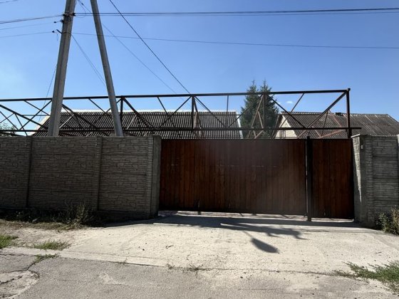 Продам дом на правом берегу в хорошем р-не 10 мин от центра