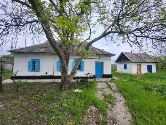 Продам затишний і невеличкий будинок. Y.A.