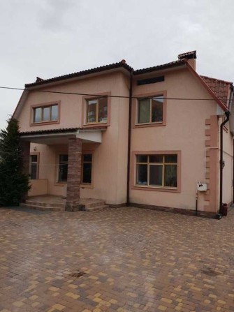 Продам двоповерховий будинок  230 мкв  з виходом до лісу по вул. Хрещатик. - фото 1