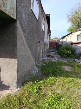Продам 2/3 будинку біля БК - фото 1