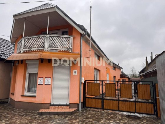 Будинок із комерційним приміщенням у центрі Виноградова Виноградов