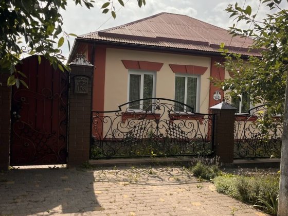 Продаж будинку на два входи з виходом на Павлівський ставок Глухів