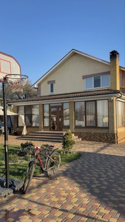 Сучасний будинок з великим гаражем в районі Чорнобильських будинків - фото 1