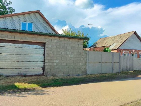 Продам два будинка на одній ділянці в Дергачах р-н переїзду.