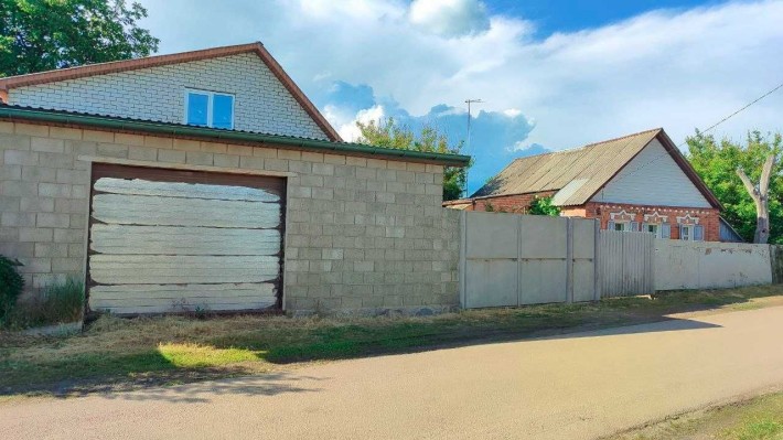 Продам два будинка на одній ділянці в Дергачах р-н переїзду. - фото 1