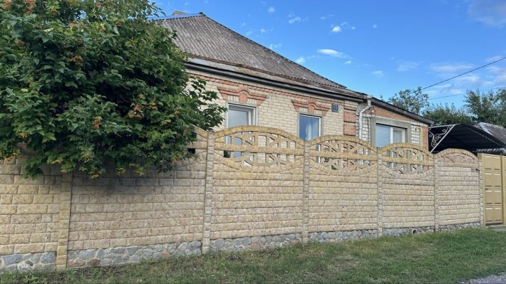 Продам будинок з усіма зручностями в Дергачах  район Стадіон - фото 1