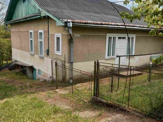 Продам будинок з земельною ділянкою місто Долина готовий до проживання у гарному стані Долина