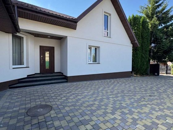 Просторий будинок з ділянкою 9 соток у м. Дубно 125 000 $ Дубно