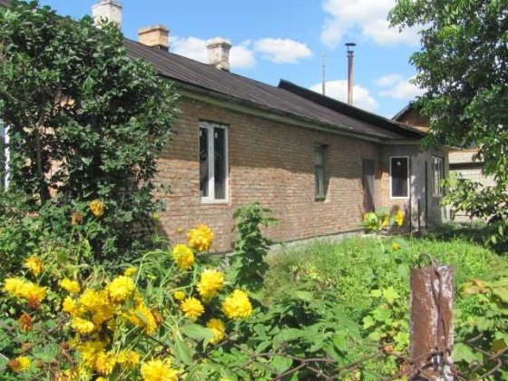 Половина будинку в чудовому зручному місці Дубно