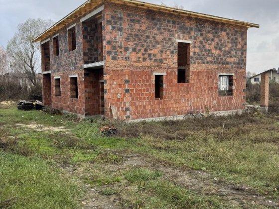 Продаж 2 дуплексів на ділянці 14 соток ! Центр. комунікаціі, асфальт! Гостомель