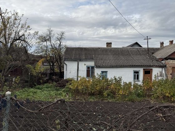 Продам будинок  під  реконструкцію