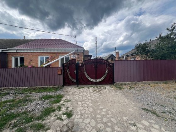 Продаж 1/2 будинку Знаменка