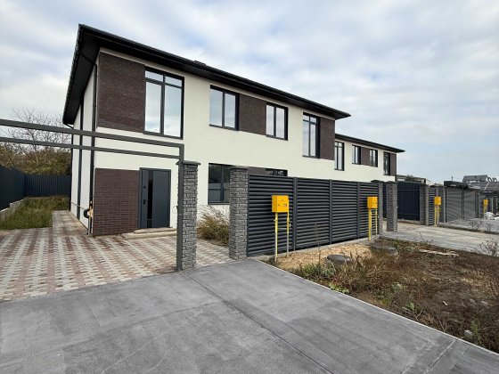 Продам Дуплекс з Газом. З Вікон Вид на Озеро. Найкраща Локація.