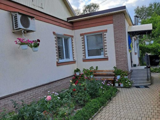 Продається житловий будинок на приватизованій ділянці 0,10га Изюм