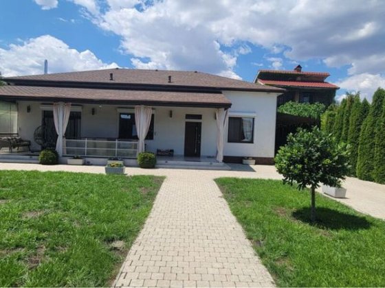 Капітальний будинок біля Чорномормька Чорноморськ