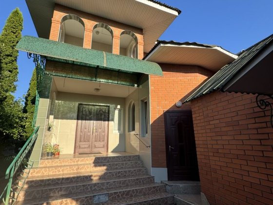 Продам двохповерховий будинок Калиновка