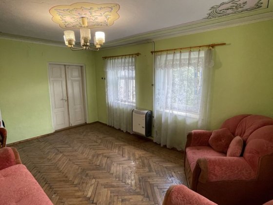 1/2 будинка окреме подвір’я 10 сот. Землі під забудову
