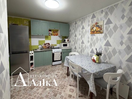 Продам велику частину будинку в центрі міста!