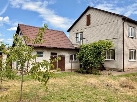 Продаж просторого 2-поверхового будинку в м. Кам’янка Черкаської обл. Кам'янка