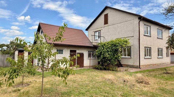 Продаж просторого 2-поверхового будинку в м. Кам’янка Черкаської обл. - фото 1