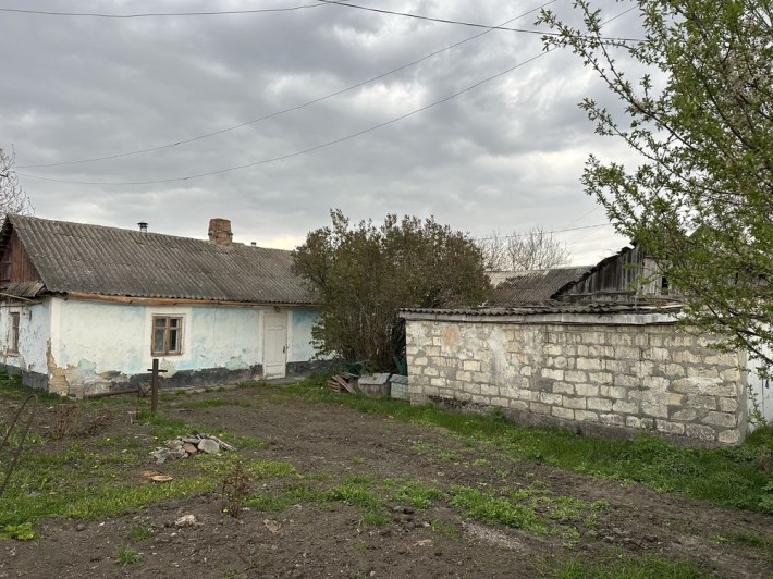 Продається будинок, камяний, під реконструкцію, хороша локація - фото 1