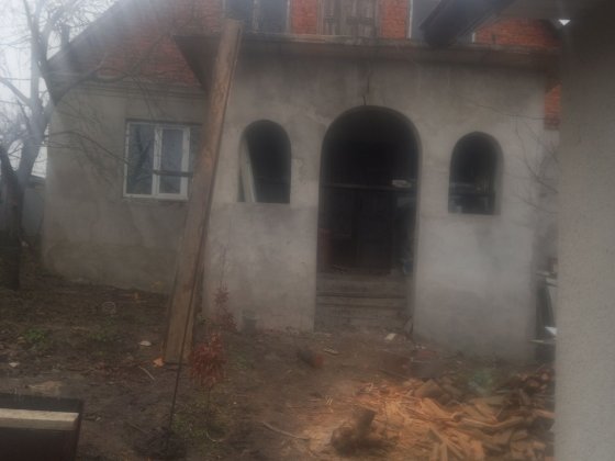 Продам два будинки на одному подвір'ї
