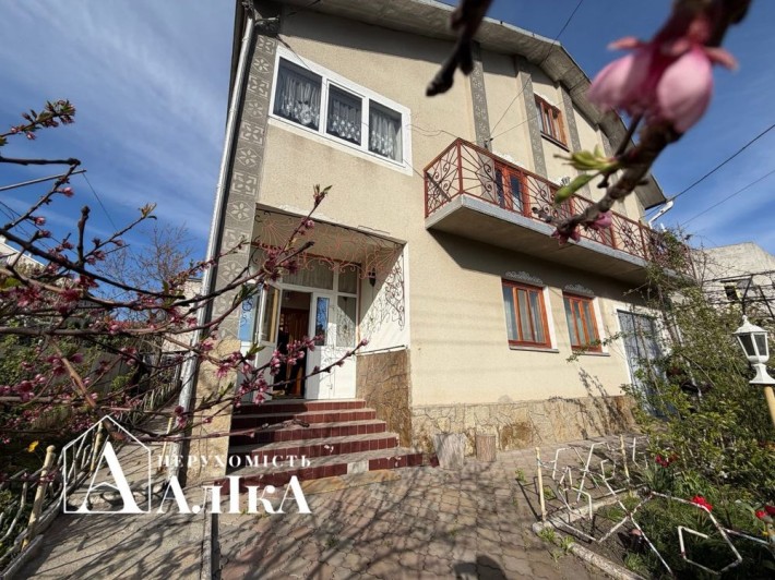 Продам великий будинок в хорошій локації - фото 1