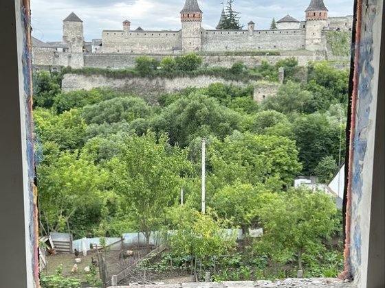 Будинок де Фортеця як на лодоні