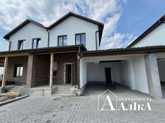 Продам котедж в котеджному містечку
