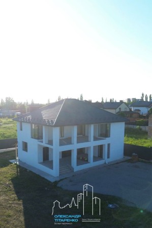Продам новенький та сучасний  двоповерховий будинок - фото 1