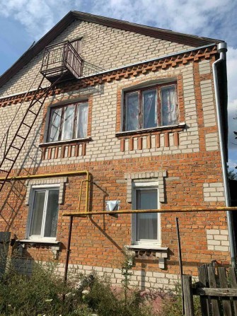 Ціна зменшена! Продаю двоповерховий  пів будинку із цегли, розглядаю продаж за сертифікати - фото 1