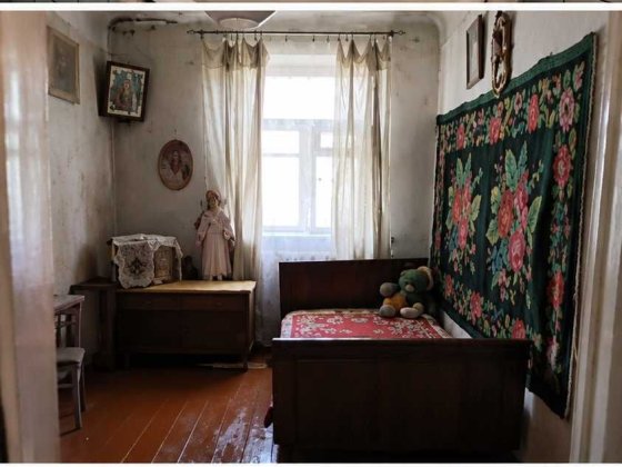 Продається пів будинку, збудованого з червоної цегли. Коростышев