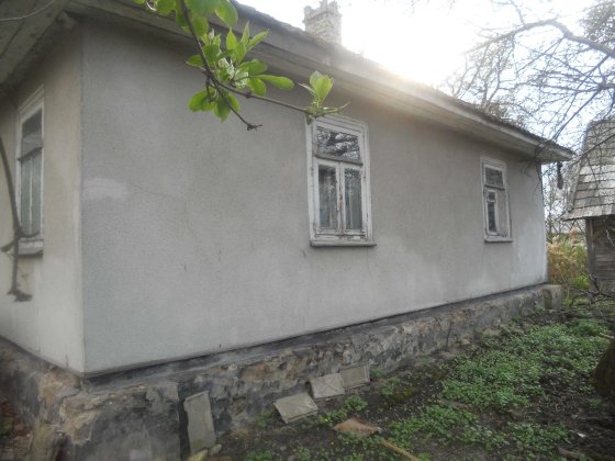 Продам старенький будинок із земельною ділянкою. Кременець