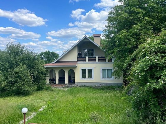 Будинок з гарною локацією  по вул. Дружби Лубни