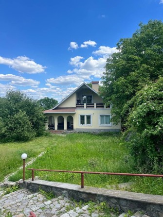 Будинок з гарною локацією  по вул. Дружби - фото 1