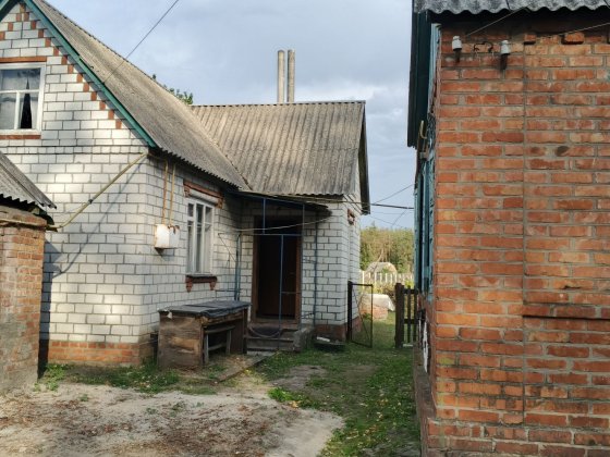 Продаю 2 уютных жилых дома на участке 20 соток г.Мерефа в сосновом бор Мерефа