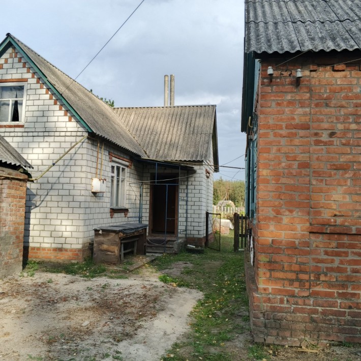 Продаю 2 уютных жилых дома на участке 20 соток г.Мерефа в сосновом бор - фото 1