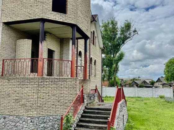 В продаже 2х эт. дом 240 м2 в г.Мерефа. Незавершонное строительство SM Мерефа