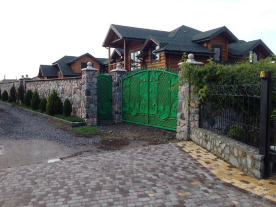 Продам комплекс деревʼяних  будинків в м. Миргород