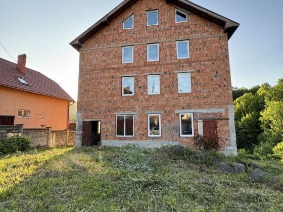 Продаж будинку, біля сатанаторію «Баймонт», Синяк Мукачеве