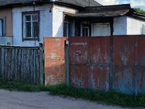 Продам пів будинку в центрі. Нежин